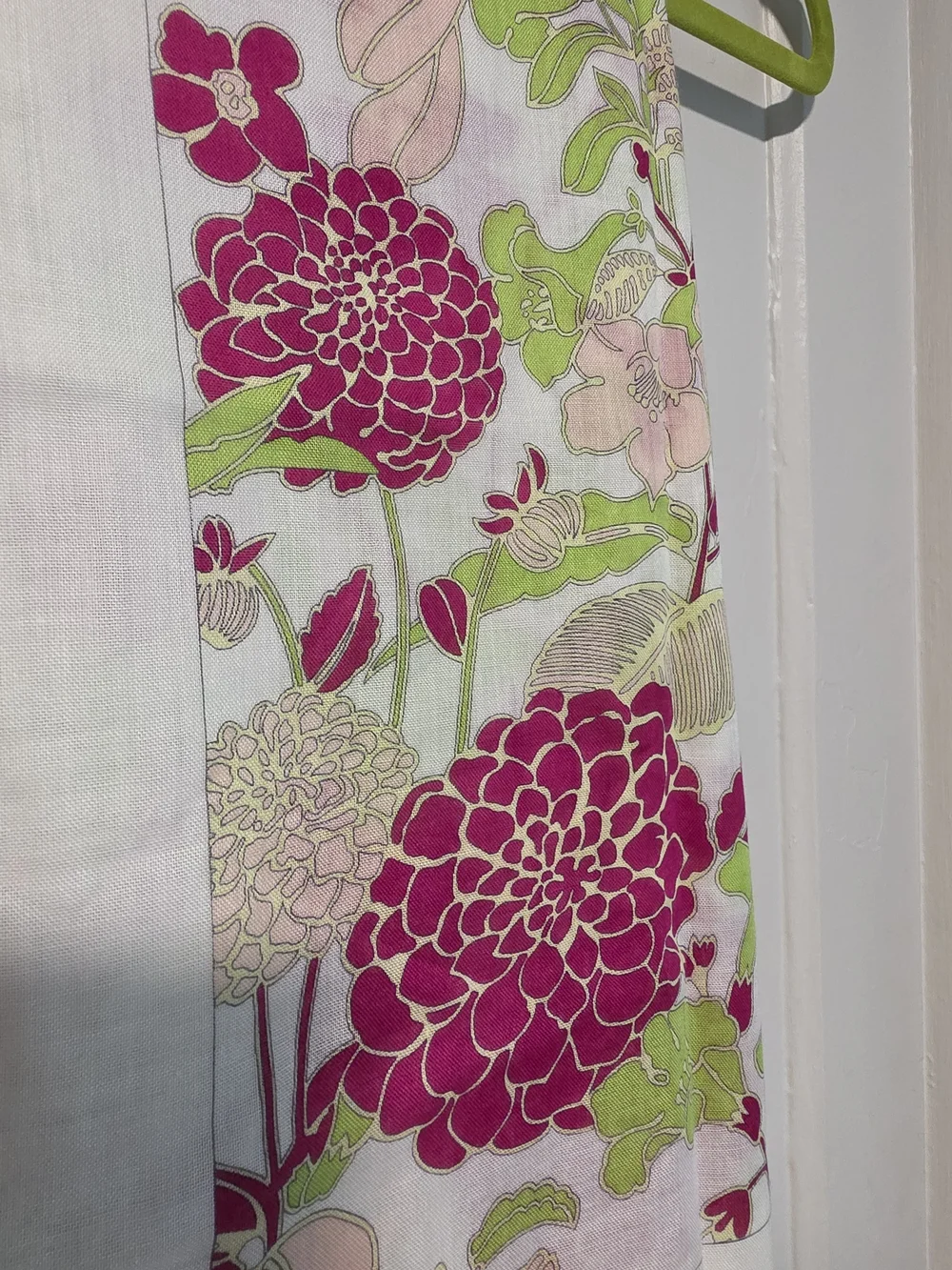 NWT Burberry London Cashmere Silk Floral Scarf | 65% Cashmere | Made in Italy